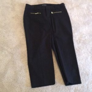 Black capri pants